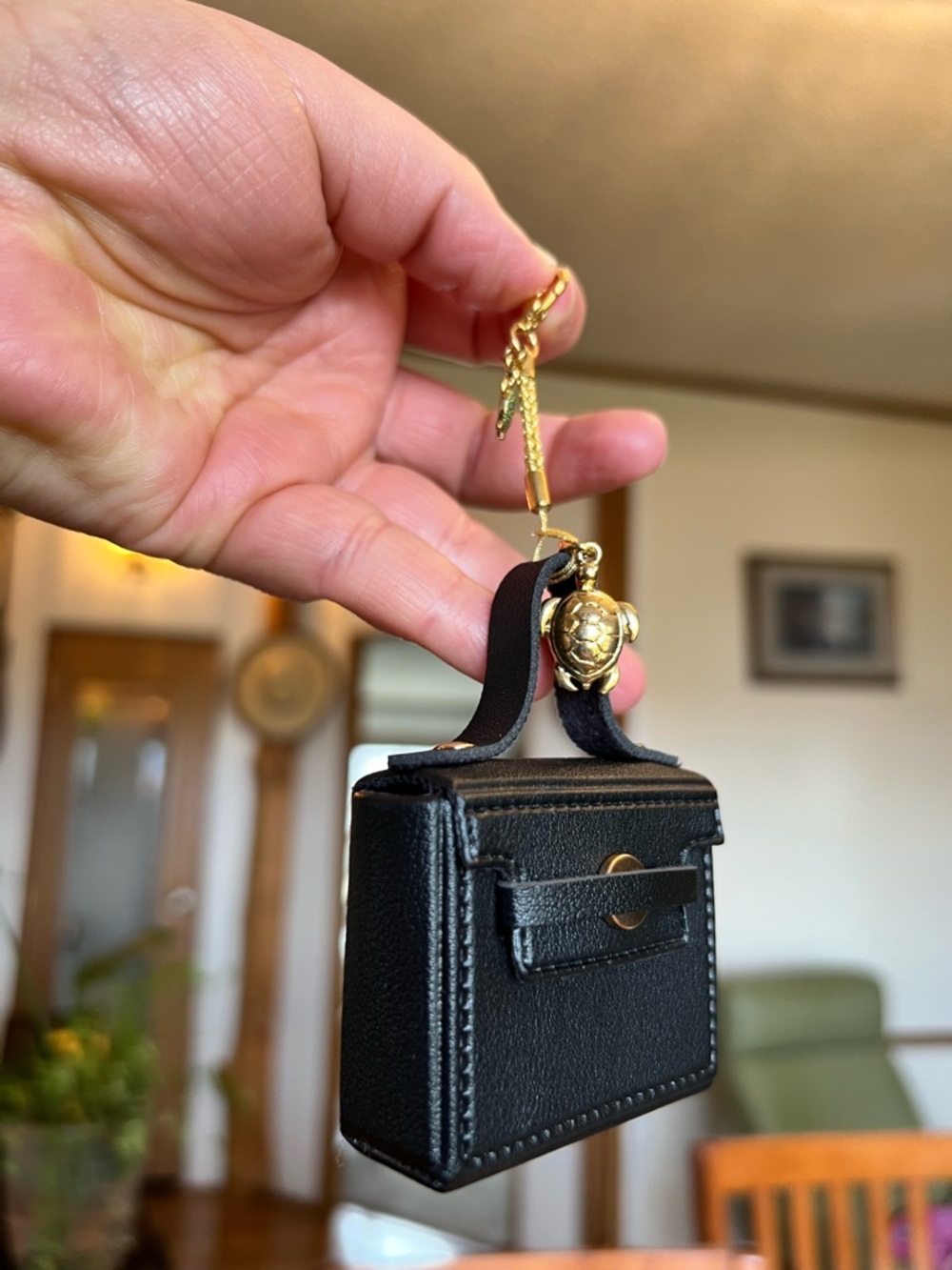 Black Mini Leather Box Bag Keychain with Gold Turtle Charm - Picture 3 of 6